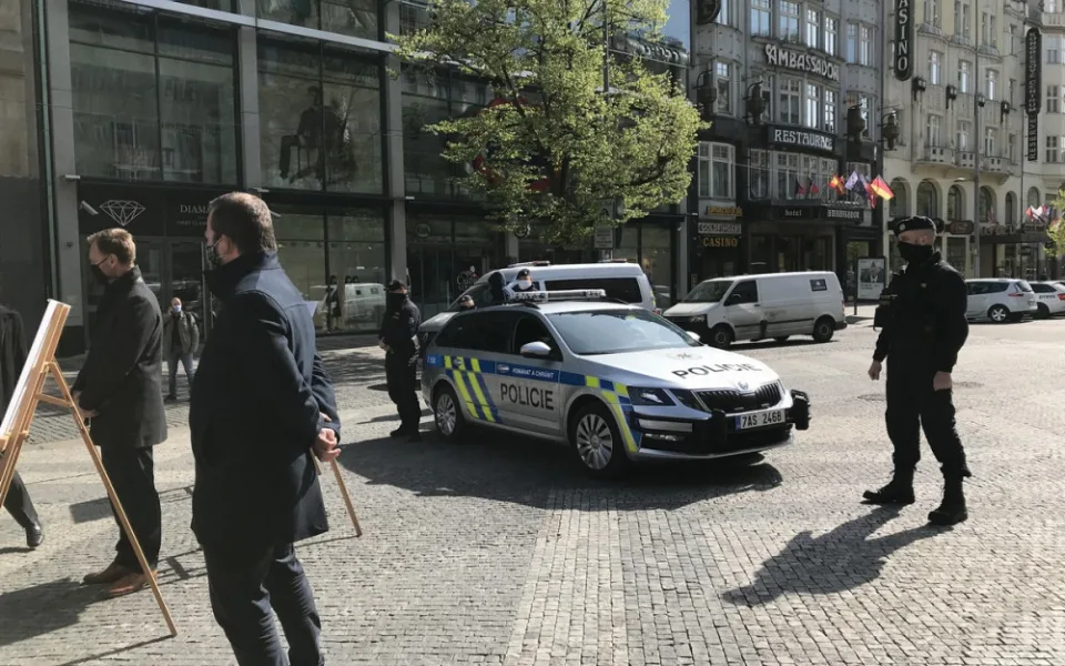 VIDEO: Slavnostní zahájení rekonstrukce Václaváku dnes dopoledne rozháněli policisté