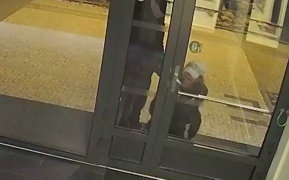Zkušenému zloději stačil jen drát s okem. Vybílil více než třicet kočárkáren a sklepů.