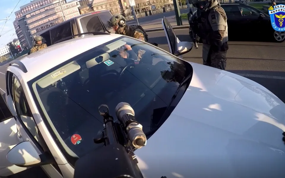 Obří akce policie a celníků! Rozprášili mezinárodní gang výrobců nelegálních cigaret.