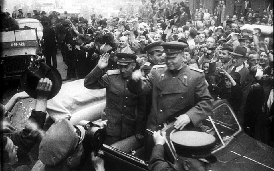 Povstáním v Praze vyvrcholil odboj proti německým okupantům.