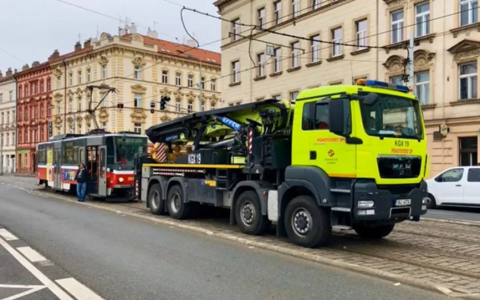 VIDEO: Podívejte se na přetah tramvají ze Smíchova k Barrandovu
