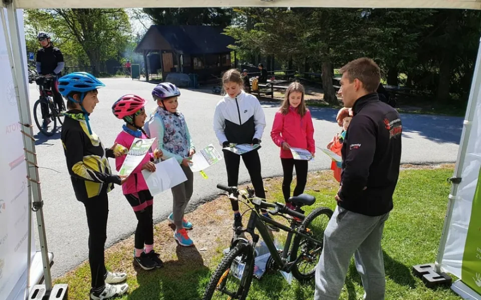 Projektu Na kole jen s přilbou je deset let. S cyklisty bude slavit napříč celou republikou