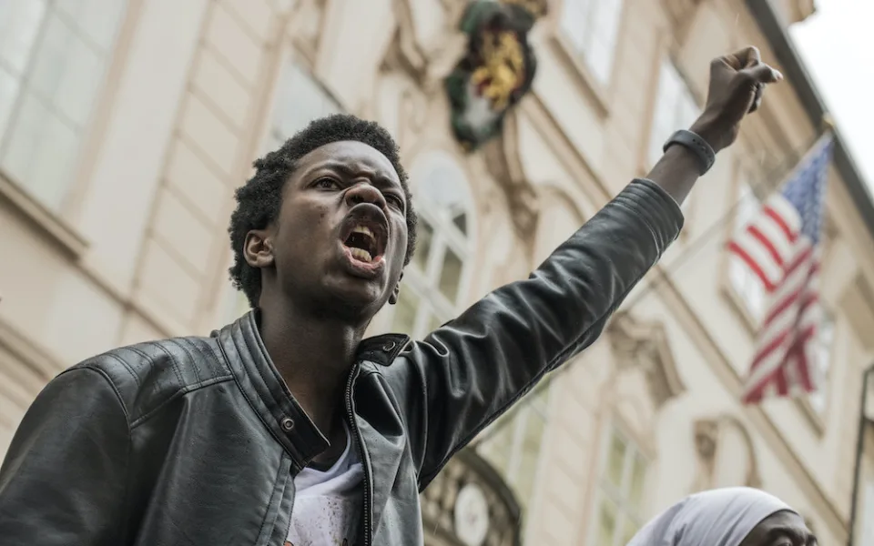 V Praze protestovaly stovky lidí proti policejnímu násilí.