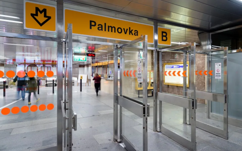 Pražské metro hlásí další stanice pokryté signálem. Podívejte se, kterých se to týká