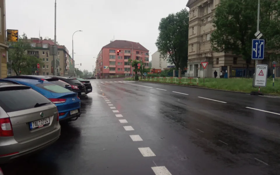 Novovysočanská ulice prošla opravou. Podívejte se, jak vypadá