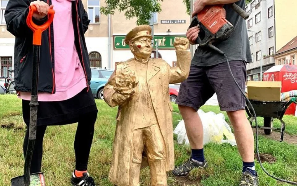 Žižkov zdobí několik Koněvů v podživotní velikosti.