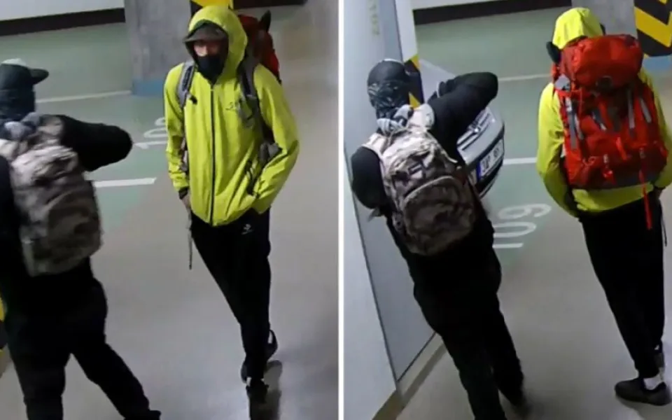 VIDEO: Zloději ukradli na Proseku věci za sto tisíc. Pátrá po nich policie