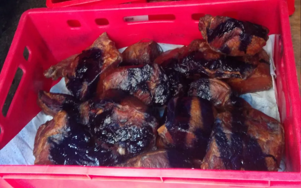 Inspekce odhalila na trhu v Praze desítky kilogramů masa neznámého původu.