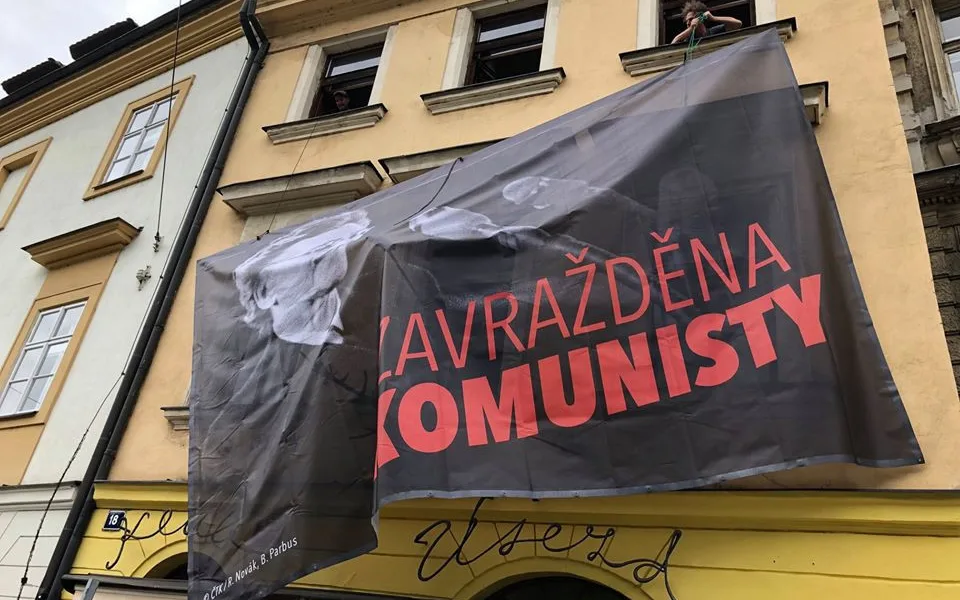 Jedna z plachet projektu Dekomunizace.