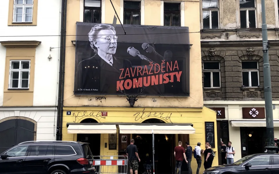 VIDEO: Prahou zněla audio koláž z procesu s Miladou Horákovou