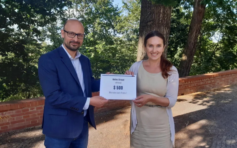 Americký právník odkázal Praze 7 pět set dolarů na Stromovku. Bude tam mít lavičku