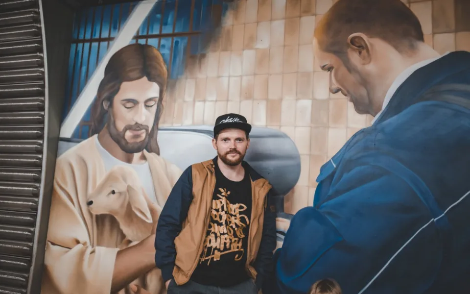 Silná témata jdou ze mě a nápadů mám spoustu, říká pražský umělec ChemiS