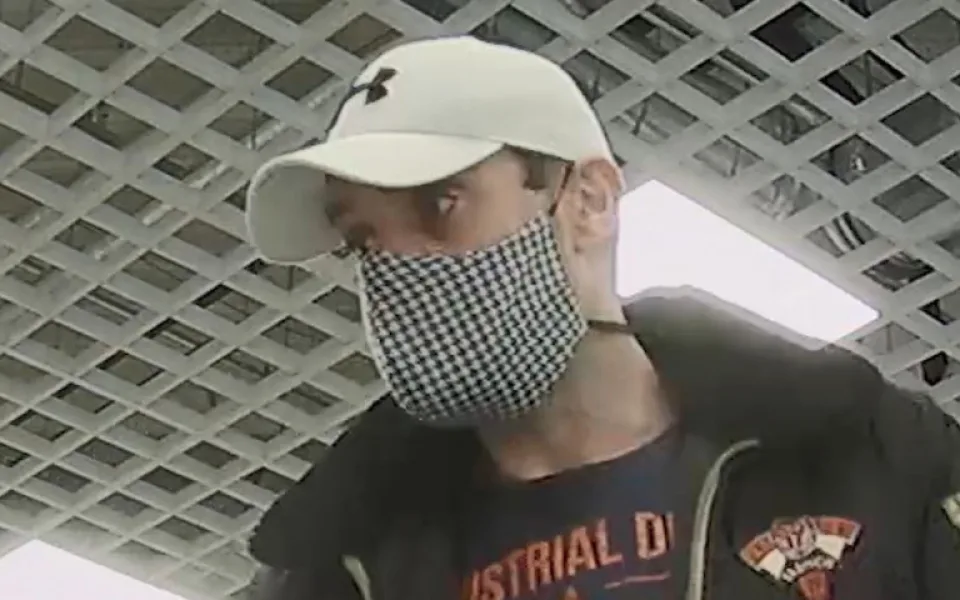 VIDEO: Muž ukradl peněženku, pak na kradené doklady vybral cizí kompenzační bonus