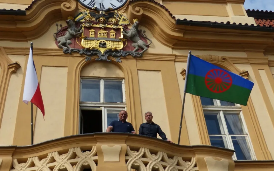 Romská_vlajka