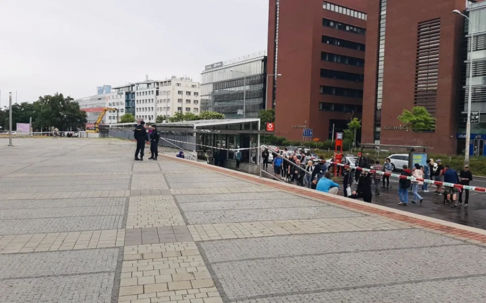 Kvůli odloženému kufru evakuovala policie Arkády Pankrác. Pyrotechnik v zavazadle nic nenašel.