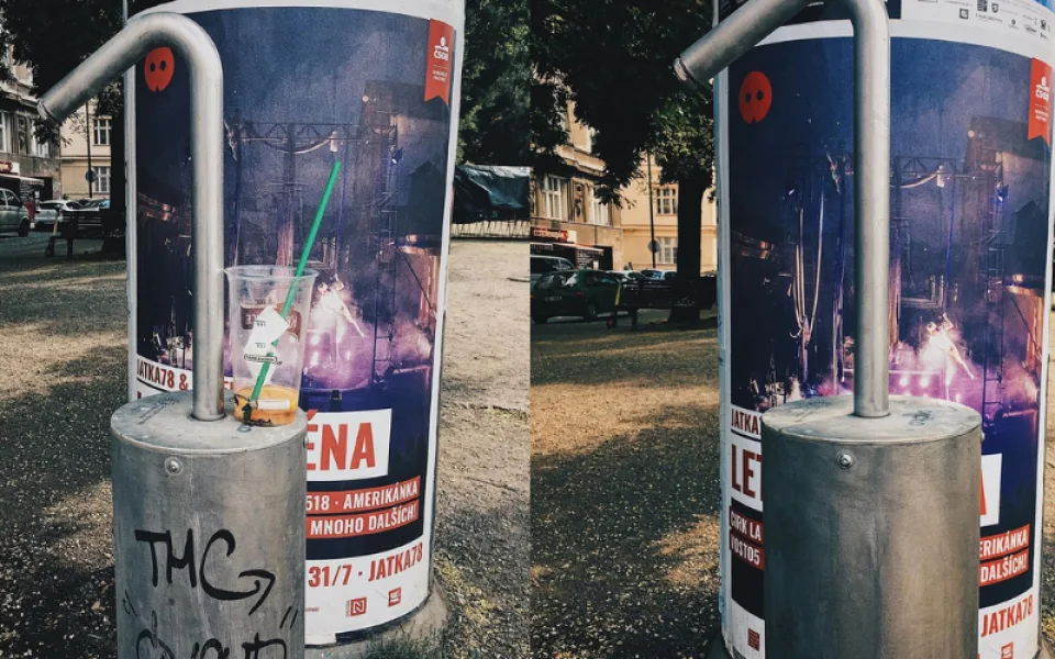 LEPŠÍ MĚSTO: Polepené skříňky na Žižkově a špinavá mlžítka na Výtoni