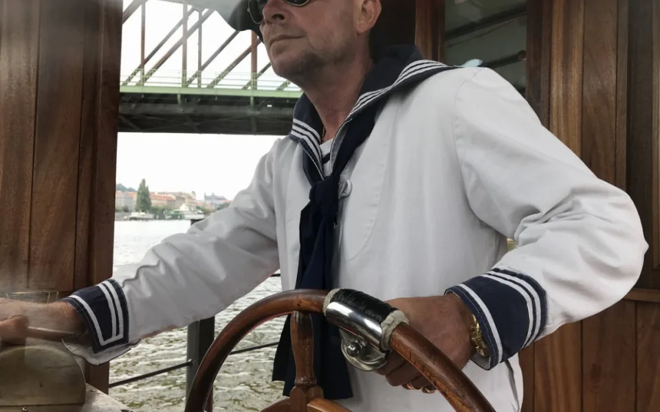 (NE)OBYČEJNÍ: Jaké je být převozníkem na Vltavě? Přečtěte si Honzův příběh