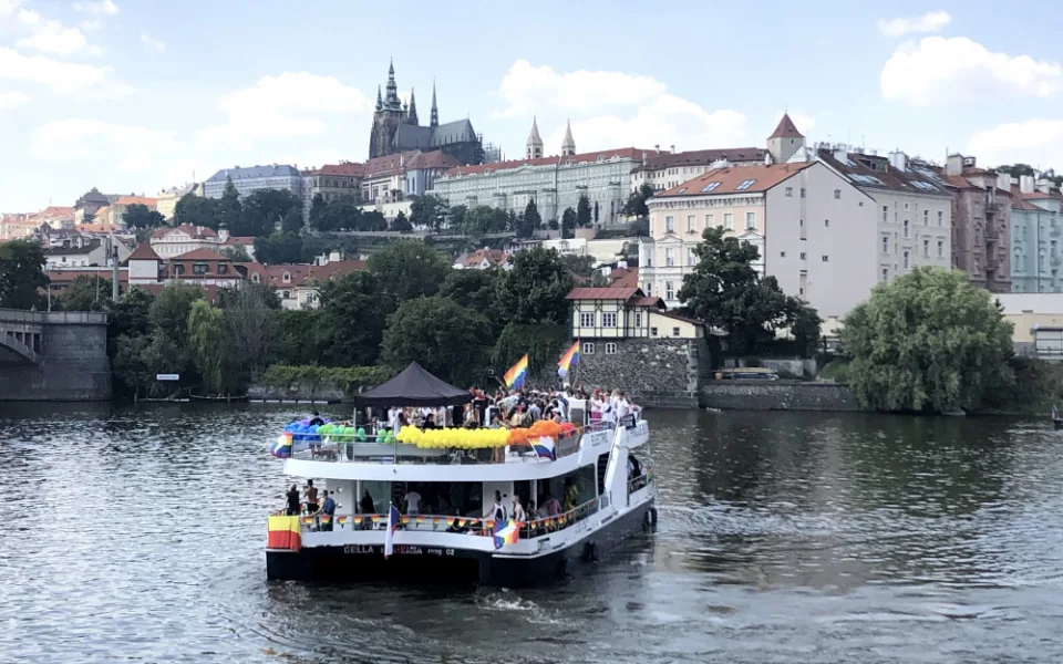Duhová loď a Pražský hrad