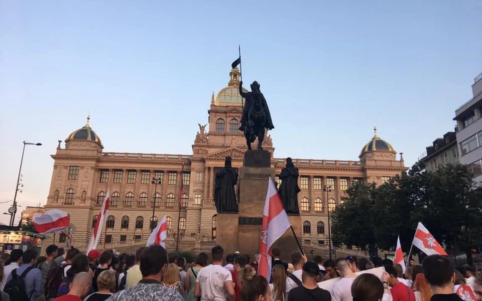Poklidný protest Bělorusů.