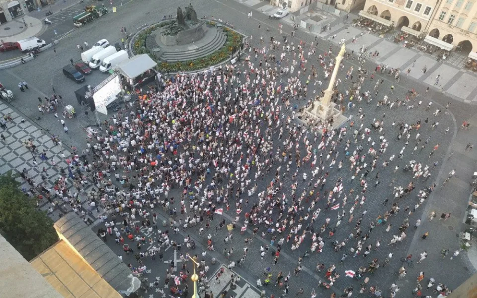 FOTO, VIDEO: Podívejte se na záběry ze setkání na podporu demonstrantů v Bělorusku