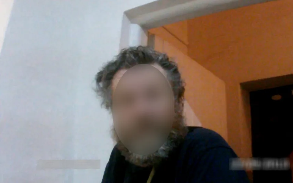 Za recepty na opiáty kasíroval peníze i alkohol. Policie si došla pro lékaře, který zneužíval své pozice.