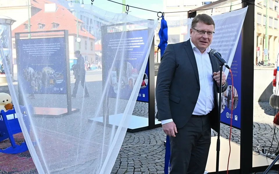 FOTO: Na náměstí republiky otevřeli výstavu týkající se krátkodobého ubytování v centru Prahy