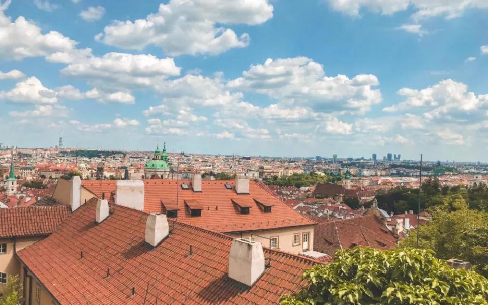 Více než pět miliard korun dostanou pražské radnice příští rok od Prahy