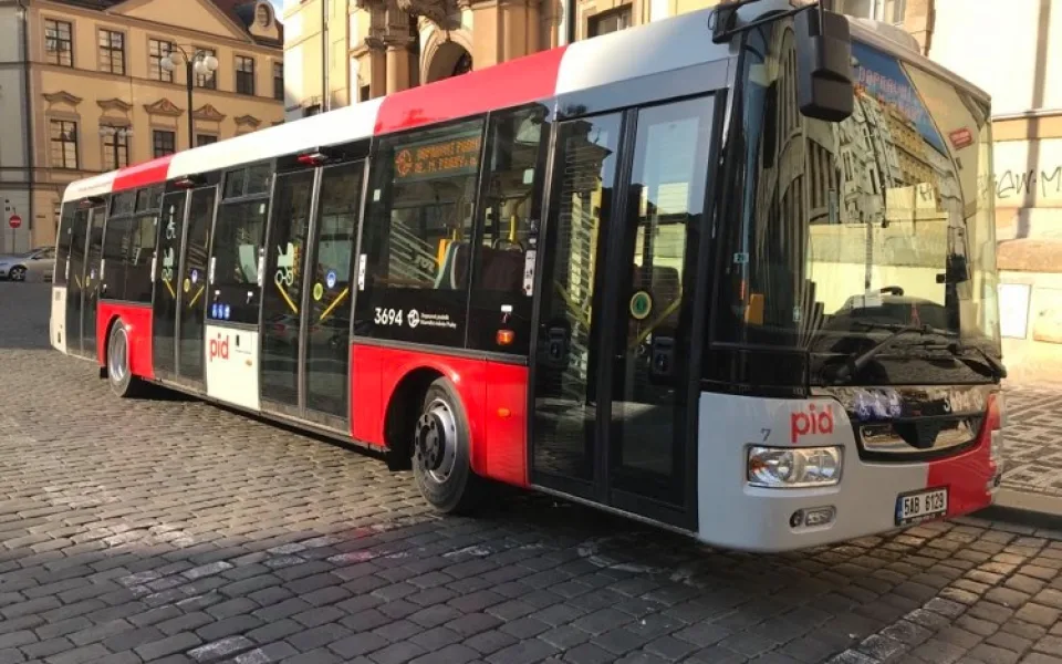 FOTO, VIDEO: Praha představila autobus s novým designem. Podívejte se na video