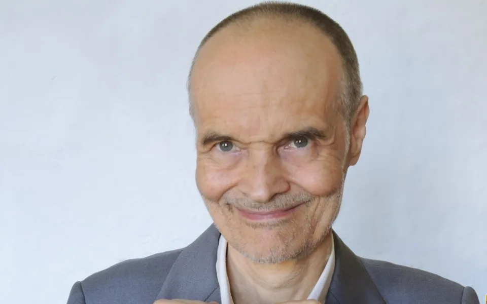 Usmívejte se na lidi, ale třeba i na věci, přírodu nebo svoji snídani, říká psychiatr Karel Nešpor