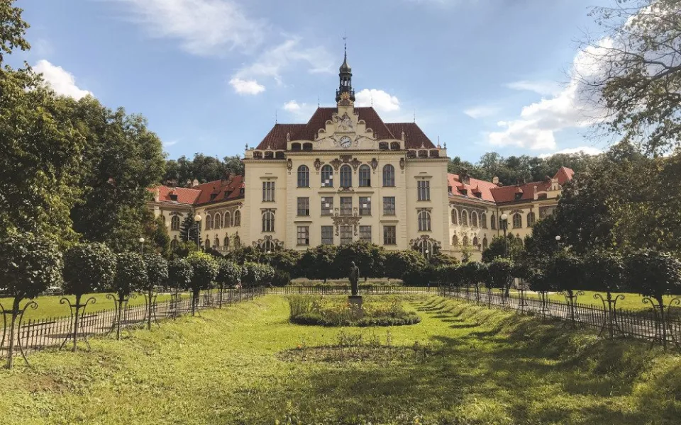 PRAŽSKÉ ŠKOLY: Základní a mateřská škola Lyčkovo náměstí