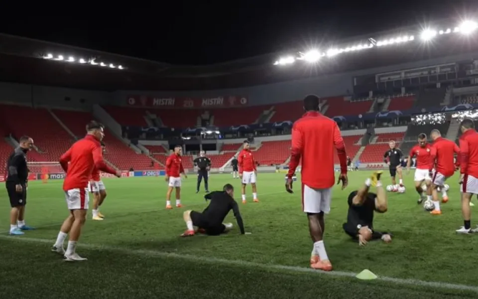 Slavia dnes zahájí boj o skupinu Ligy mistrů. Připravuje se na dánský Midtjylland
