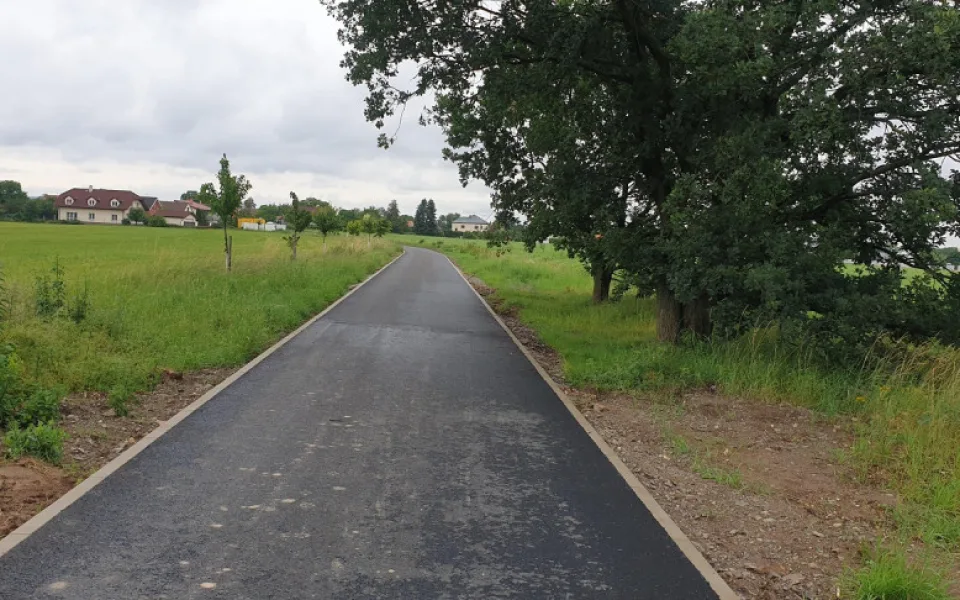 Z Cholupice do Dolních Břežan otevřeli novou cyklostezku. Měří 1200 metrů