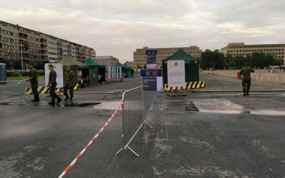 VOLBY 2020: O drive-in volby byl dnes malý zájem. V Praze byla účast oproti minulému týdnu zhruba poloviční