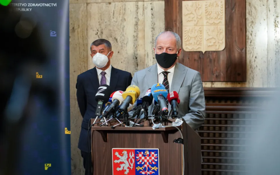 Pokud nařízení nebudeme dodržovat, hrozí lockdown, uvedli dnes Babiš a Prymula na tiskové konferenci
