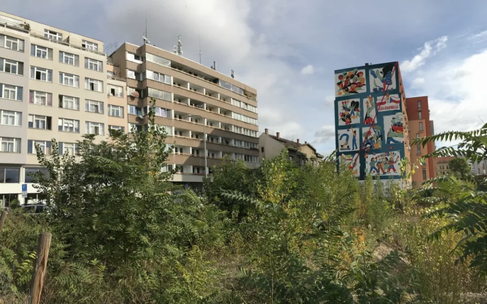 FOTO, VIDEO: V Holešovicích vznikla nástěnná malba. Symbolizuje přátelství Česka a Polska
