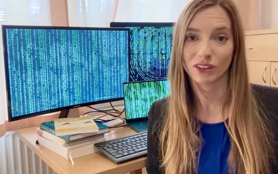 TÝDEN V PRAZE: On-line přednáška o našich datech v souvislosti se soukromím či přednáška o češtině