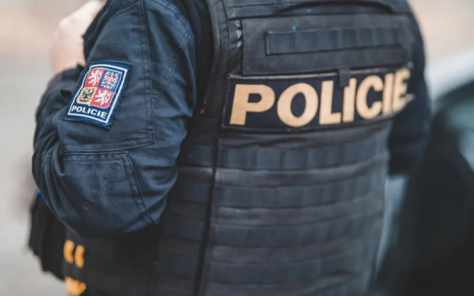 Po pádu z okna v pražských Stodůlkách dnes ráno zemřela státní zástupkyně pro Prahu 5
