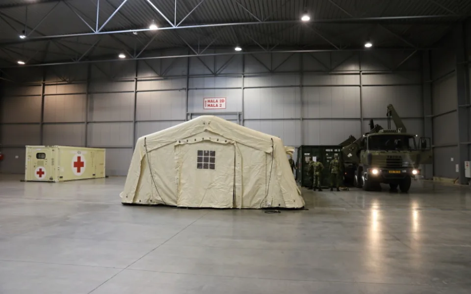 FOTO: Polní nemocnice v Letňanech bude sloužit k doléčení pacientů. Nabídne 500 lůžek