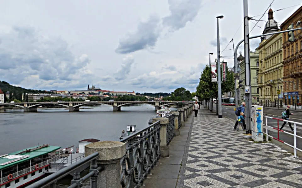 Tramvajová trať na Rašínově nábřeží v Praze bude opravena