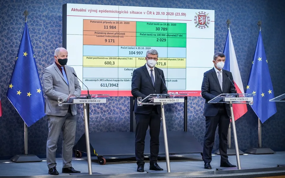 PŘEHLED: Úderem šesté hodiny ranní nastal v Česku lockdown. Zavřely maloobchody a služby, omezí se setkávání lidí