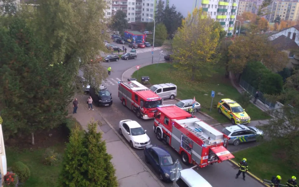 U požáru bytu v pražských Hlubočepech zasahovaly ve čtvrtek dopoledne dvě jednotky hasičů