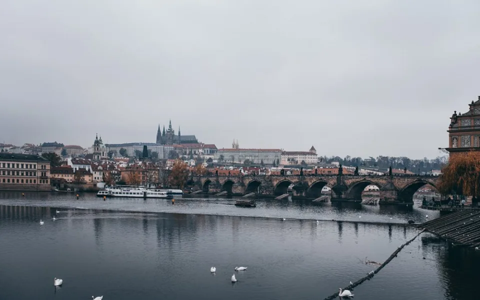 TÝDEN V PRAZE: Světýlko z dušičku, debata ohledně koronaviru nebo přednáška na téma Praha dnes a zítra