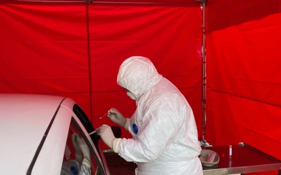 V Praze 8 vzniklo nové odběrové místo na koronavirus. Nachází se u Polikliniky Mazurská