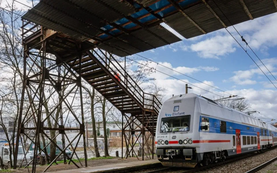 VIZUALIZACE: High Line jako v New Yorku? V Praze vznikne nová promenáda