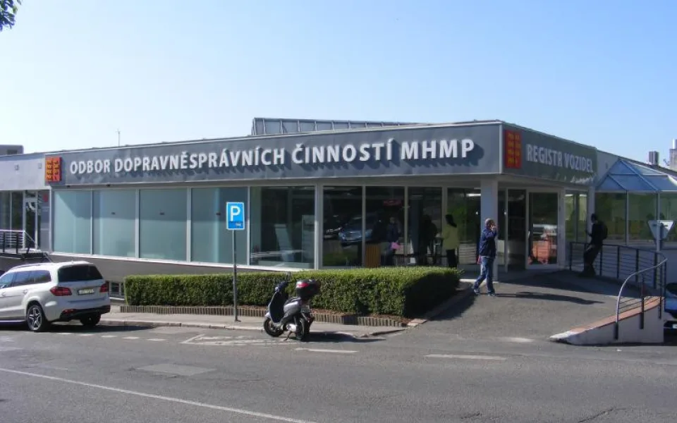 Uzavřená pracoviště pražského registru vozidel jsou od dneška opět v provozu