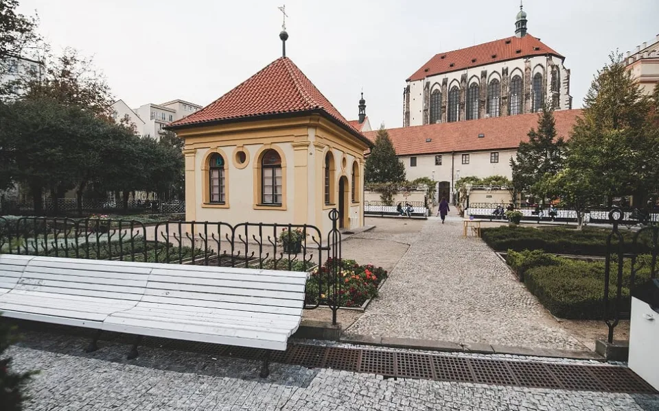 Oáza klidu v centru Prahy? To je Františkánská zahrada, která se pyšní jedním pražským nej