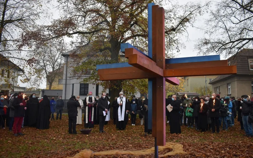 V Praze 6 odhalili přesně čtyři sta let po bitvě na Bílé hoře Kříž smíření