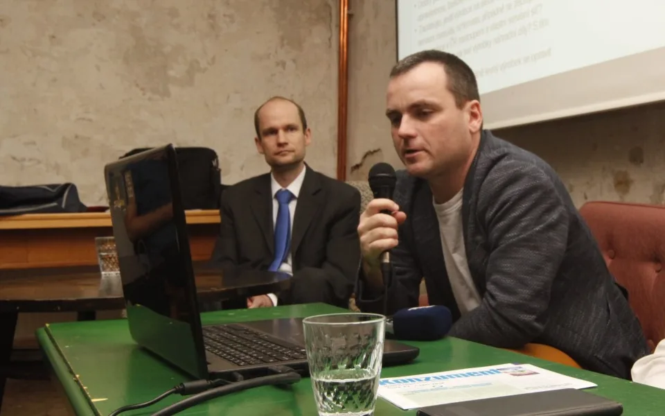 Proč je lepší věci opravovat než vyhazovat a jak fungují kazítka? Odpovídá zakladatel Opravárny Jan Charvát