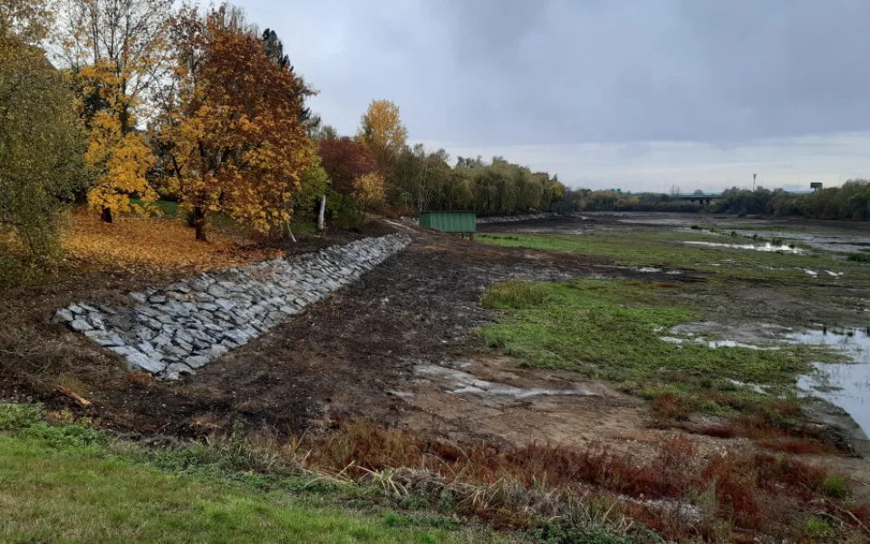 FOTO: Retenční nádrž Jiviny se dočkala revitalizace