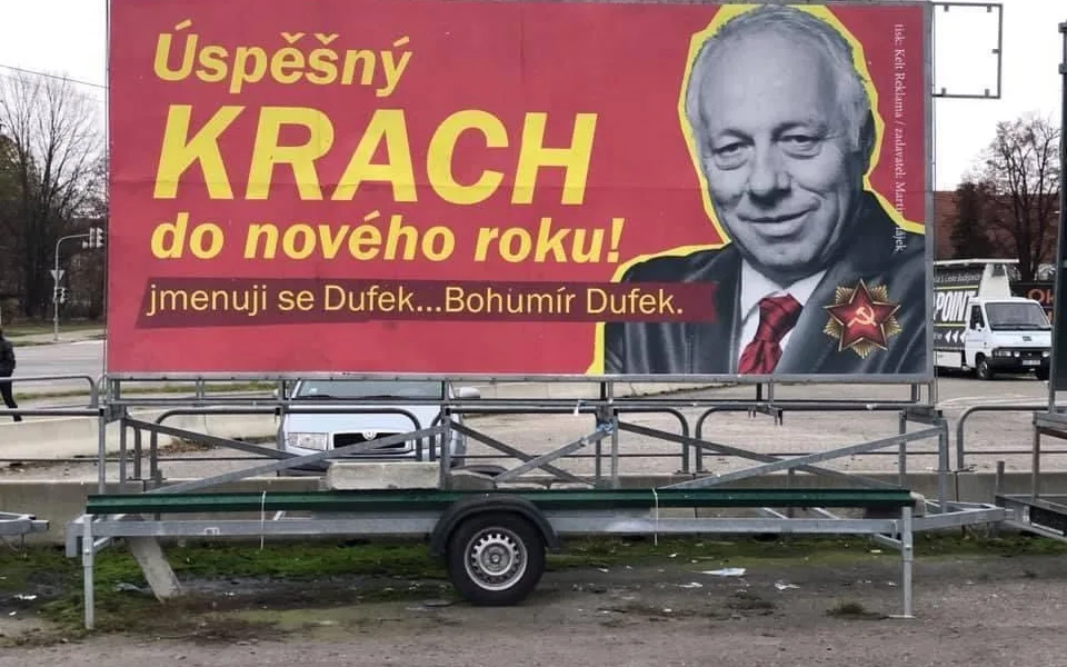 Odborář Dufek jako komunistický pohlavár. Flusnul nám do ksichtu, říká autor billboardů